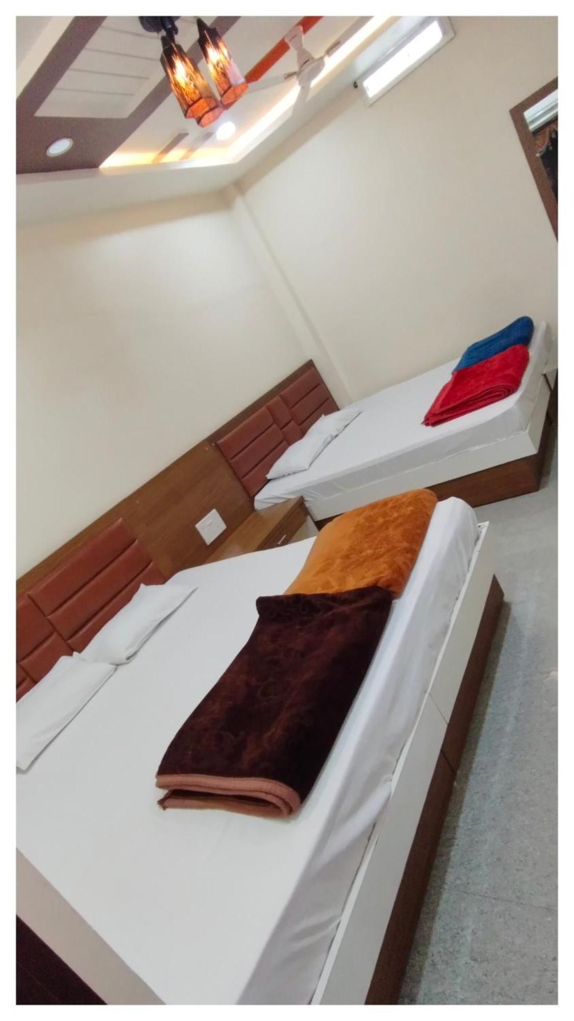 Shree Trilokeshwar Guesthouse Ujjain Exterior foto
